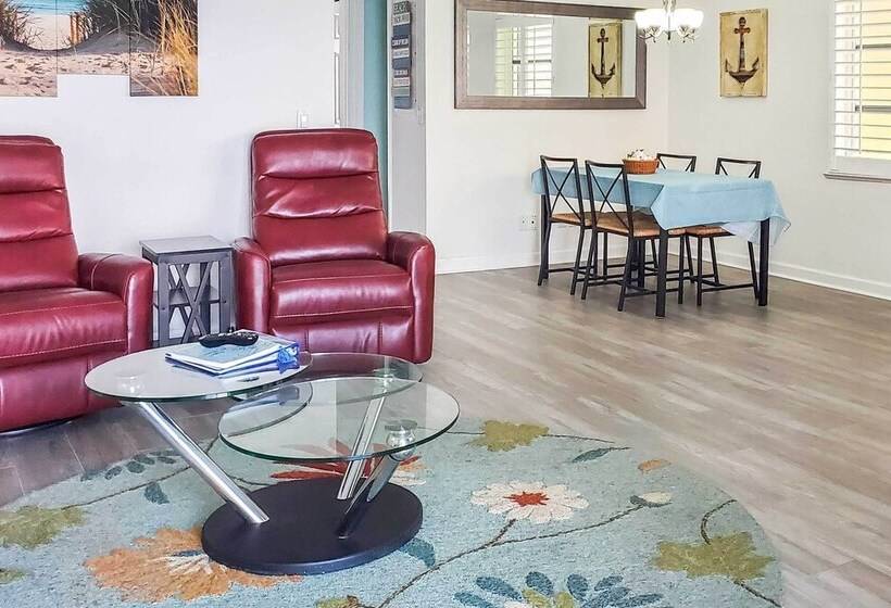 Waterfront Nettles Island Beach House: Pool Access