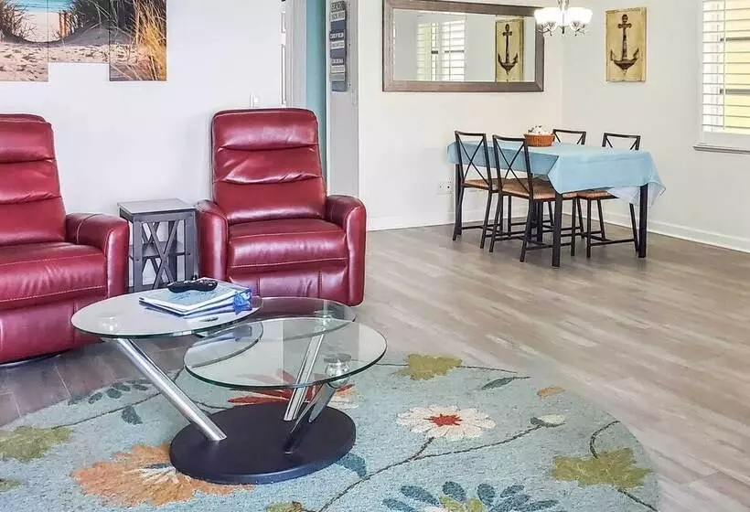 Waterfront Nettles Island Beach House: Pool Access