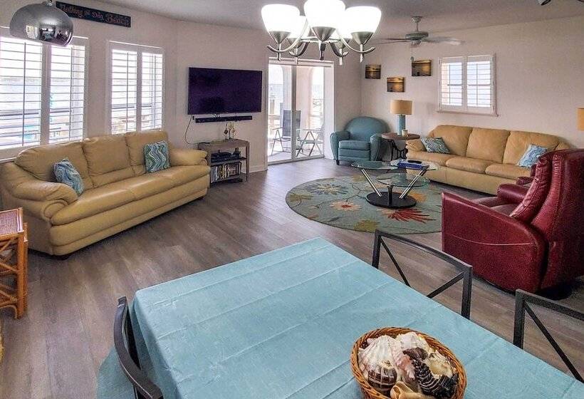 Waterfront Nettles Island Beach House: Pool Access