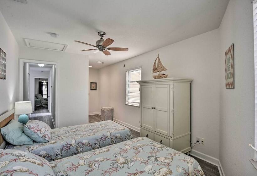 Waterfront Nettles Island Beach House: Pool Access