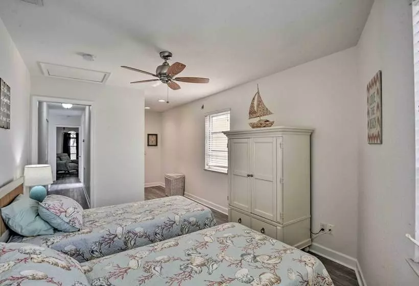 Waterfront Nettles Island Beach House: Pool Access