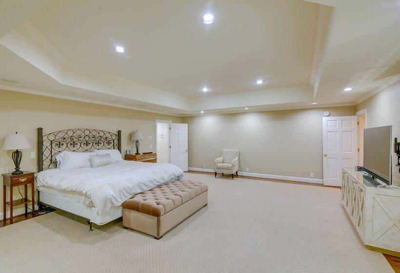 Pool, Hot Tub & Outdoor Theater: Franklin Retreat