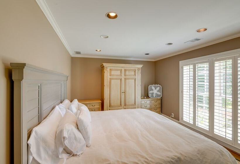 Pool, Hot Tub & Outdoor Theater: Franklin Retreat