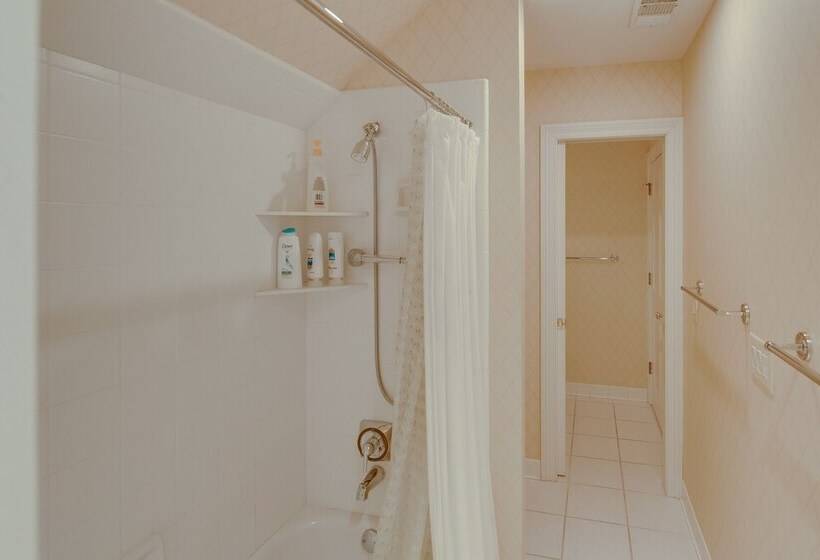 Pool, Hot Tub & Outdoor Theater: Franklin Retreat