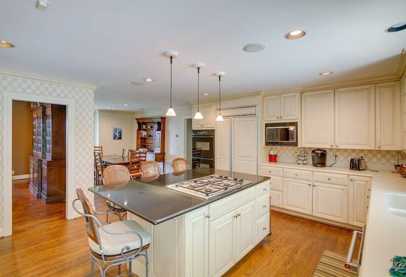 Pool, Hot Tub & Outdoor Theater: Franklin Retreat