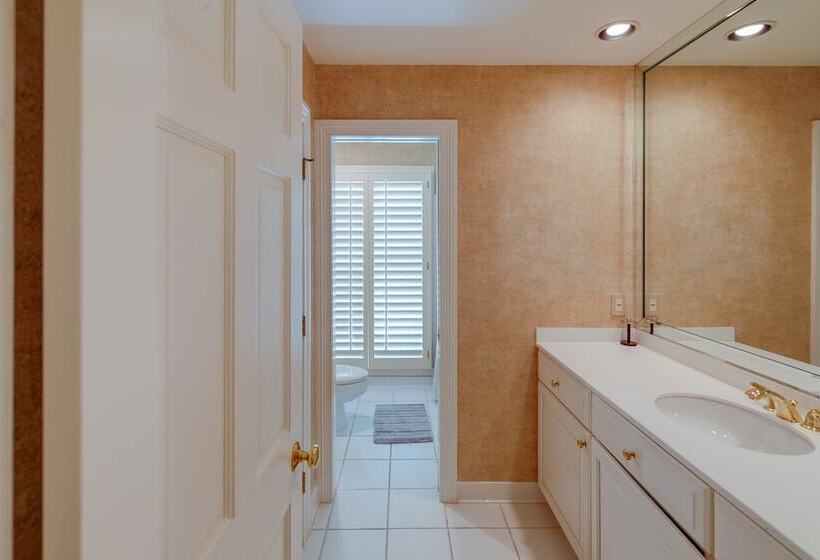 Pool, Hot Tub & Outdoor Theater: Franklin Retreat