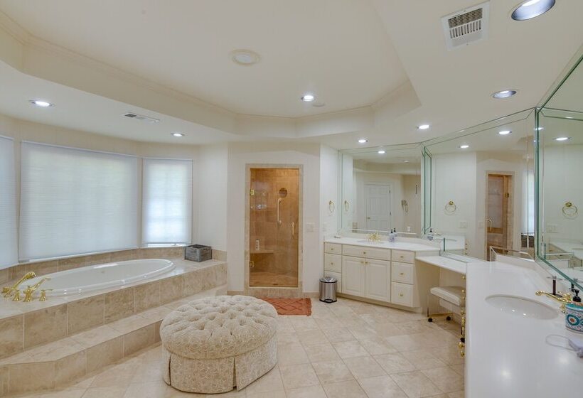 Pool, Hot Tub & Outdoor Theater: Franklin Retreat