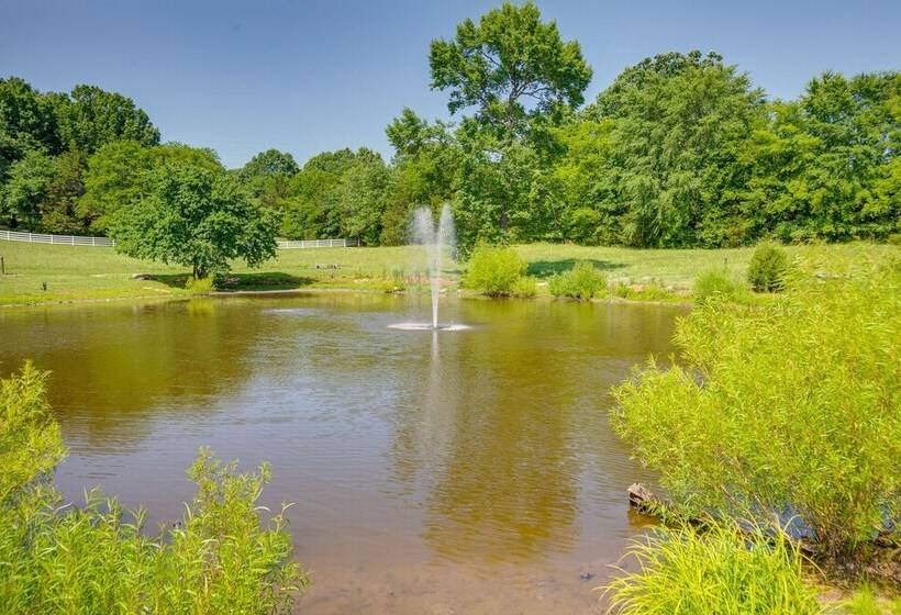 Pool, Hot Tub & Outdoor Theater: Franklin Retreat