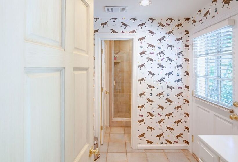 Pool, Hot Tub & Outdoor Theater: Franklin Retreat