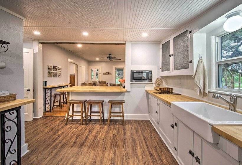 Betty B S River House < 1 Mi To Blanco State Park!