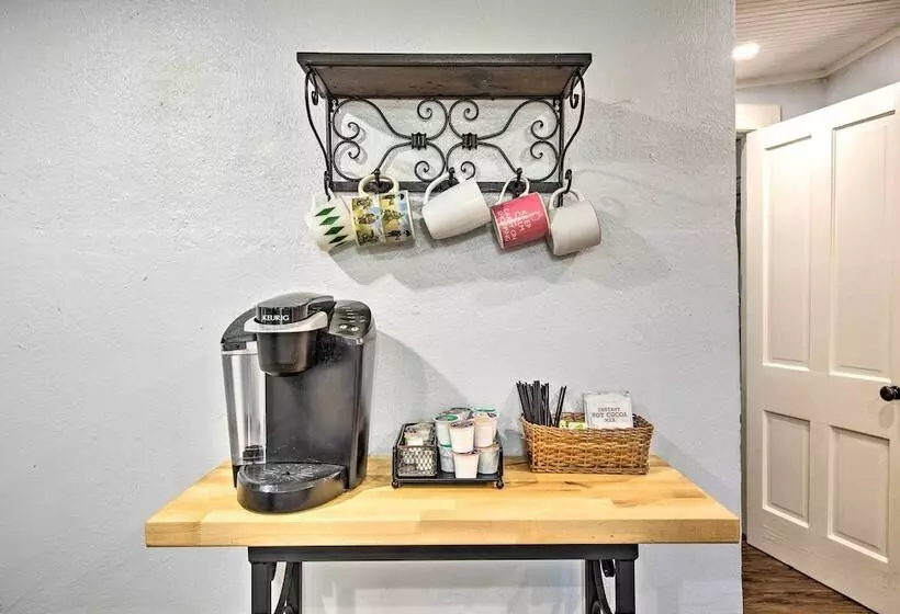 Betty B S River House < 1 Mi To Blanco State Park!