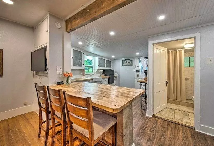 Betty B S River House < 1 Mi To Blanco State Park!