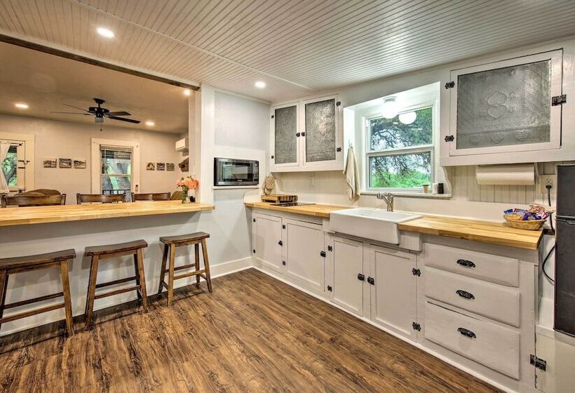 Betty B S River House < 1 Mi To Blanco State Park!