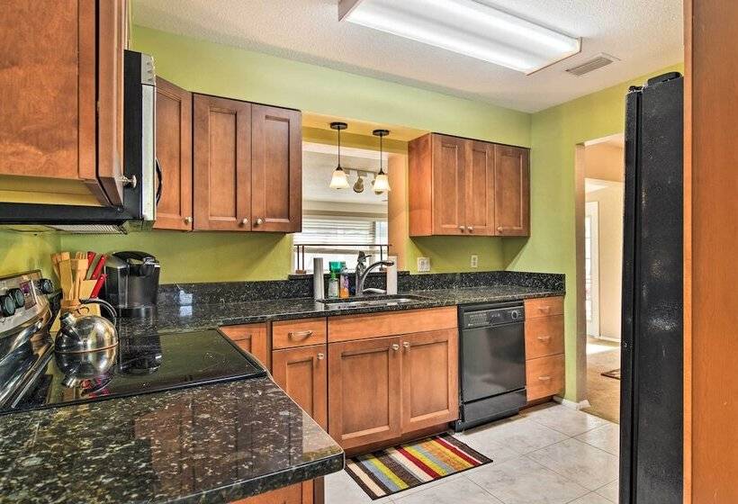 Bradenton Snowbird Sanctuary W/ Covered Patio!