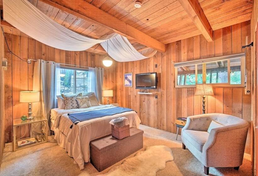 Cabin Vacation Rental: 4 Mi To Lake Arrowhead