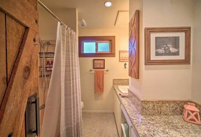 Cabin Vacation Rental: 4 Mi To Lake Arrowhead
