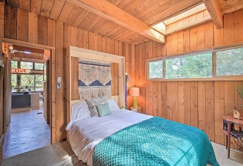 Cabin Vacation Rental: 4 Mi To Lake Arrowhead