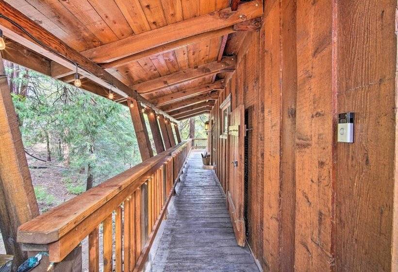Cabin Vacation Rental: 4 Mi To Lake Arrowhead