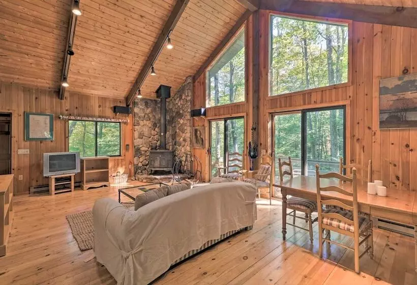 Cabin W/ 3 Acres, Tennis Courts: By 4 Ski Mtns