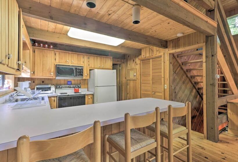 Cabin W/ 3 Acres, Tennis Courts: By 4 Ski Mtns