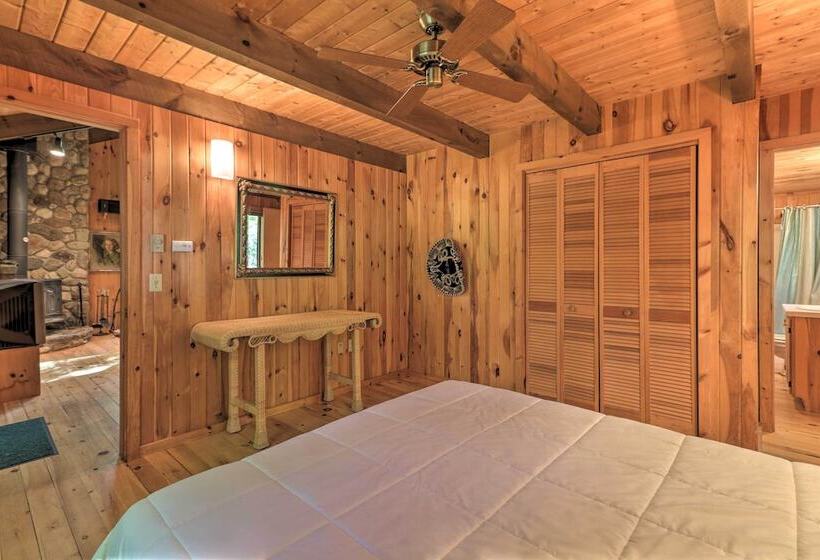 Cabin W/ 3 Acres, Tennis Courts: By 4 Ski Mtns