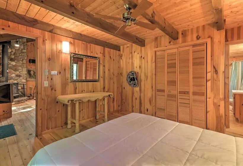 Cabin W/ 3 Acres, Tennis Courts: By 4 Ski Mtns