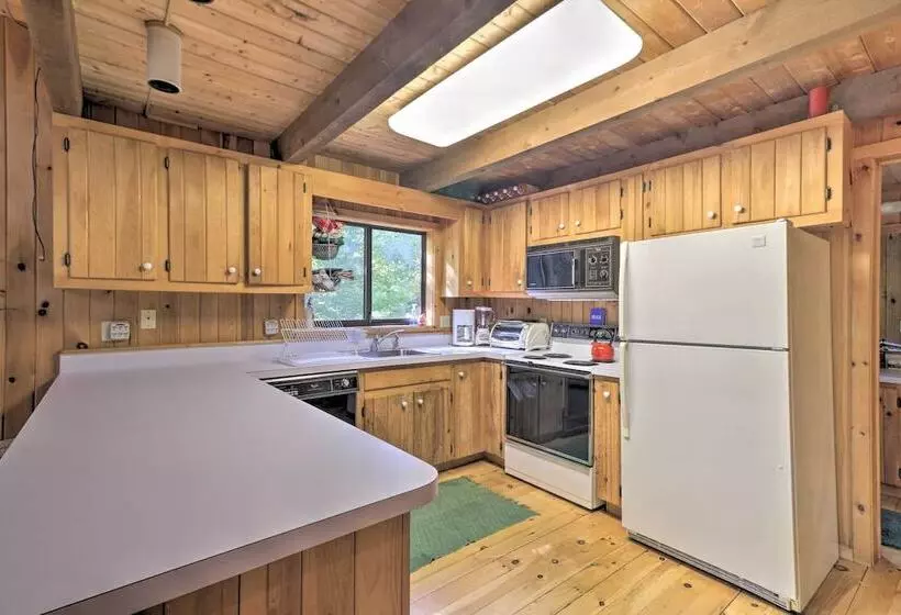 Cabin W/ 3 Acres, Tennis Courts: By 4 Ski Mtns