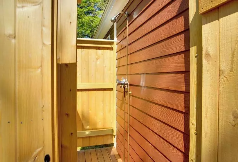 Charming Martha S Vineyard Home Near Beach & Town!