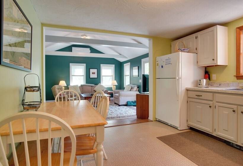 Charming Martha S Vineyard Home Near Beach & Town!