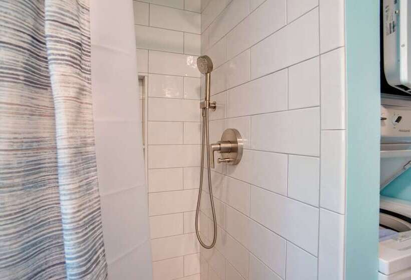 Charming Martha S Vineyard Home Near Beach & Town!