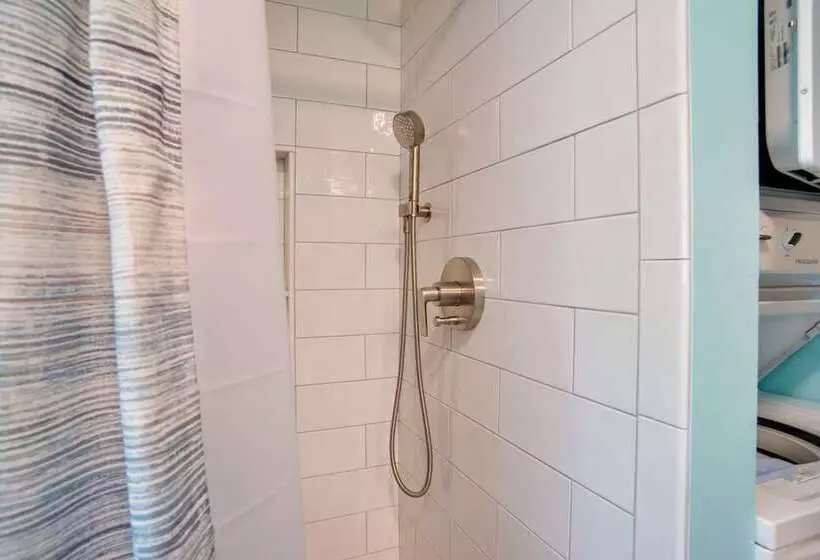 Charming Martha S Vineyard Home Near Beach & Town!