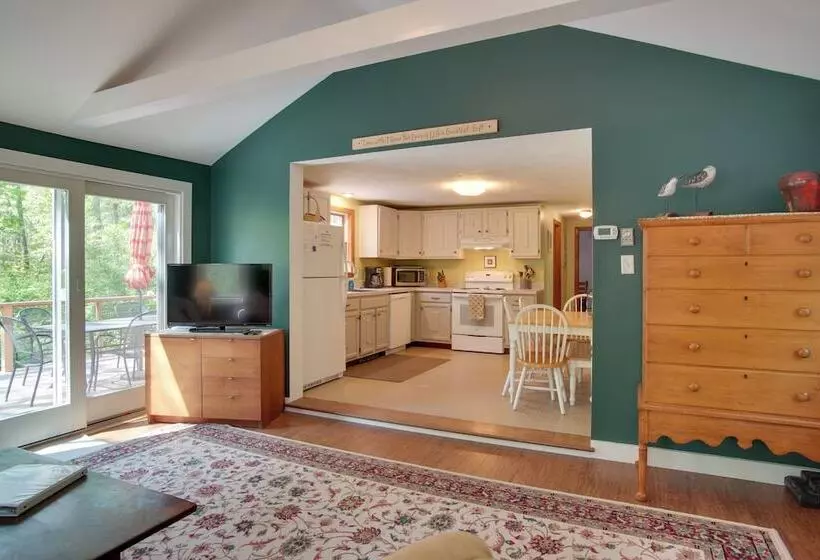 Charming Martha S Vineyard Home Near Beach & Town!