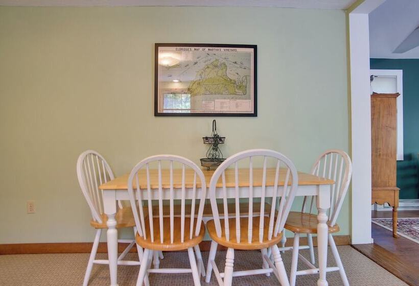 Charming Martha S Vineyard Home Near Beach & Town!