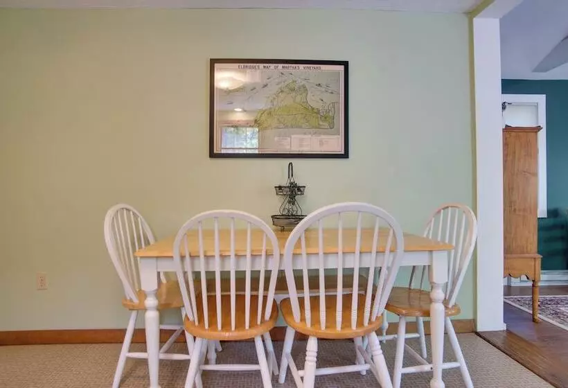 Charming Martha S Vineyard Home Near Beach & Town!