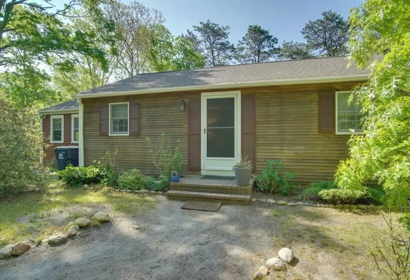Charming Martha S Vineyard Home Near Beach & Town!