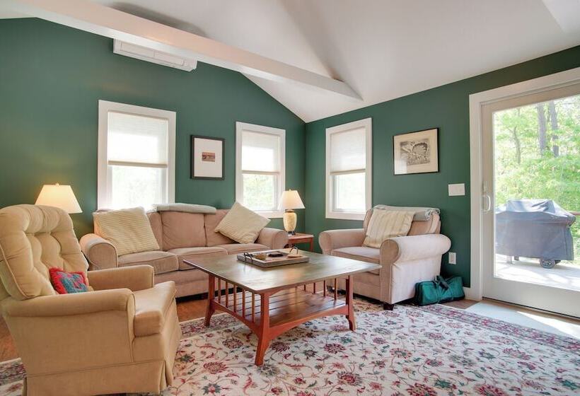 Charming Martha S Vineyard Home Near Beach & Town!