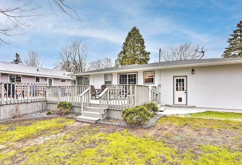 Walk To Lake Pepin: Charming Retreat W/ Deck
