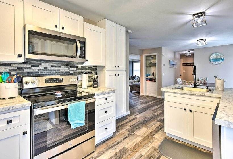 Walk To Lake Pepin: Charming Retreat W/ Deck