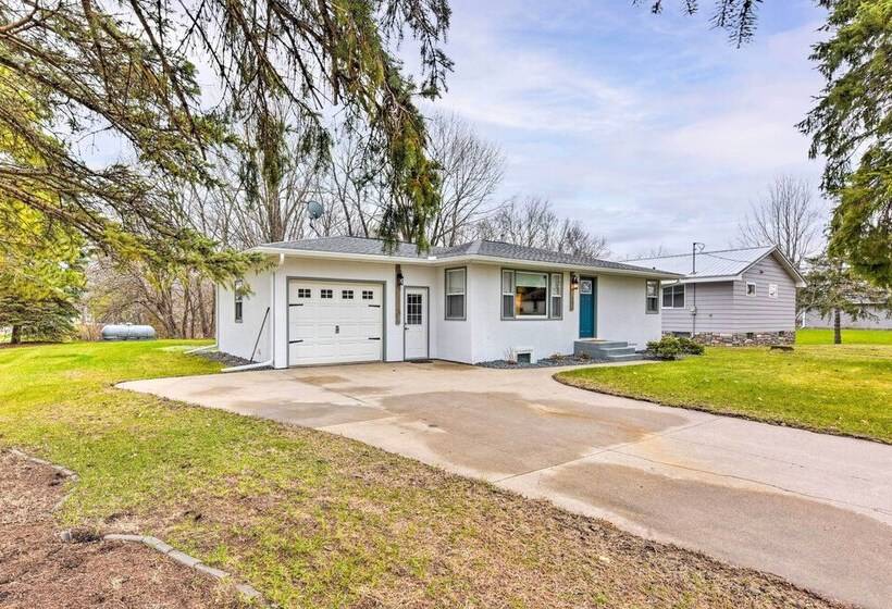 Walk To Lake Pepin: Charming Retreat W/ Deck