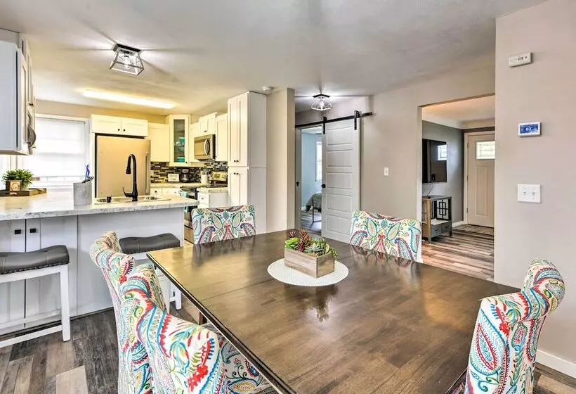 Walk To Lake Pepin: Charming Retreat W/ Deck