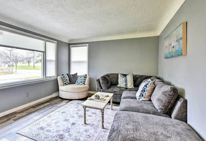 Walk To Lake Pepin: Charming Retreat W/ Deck