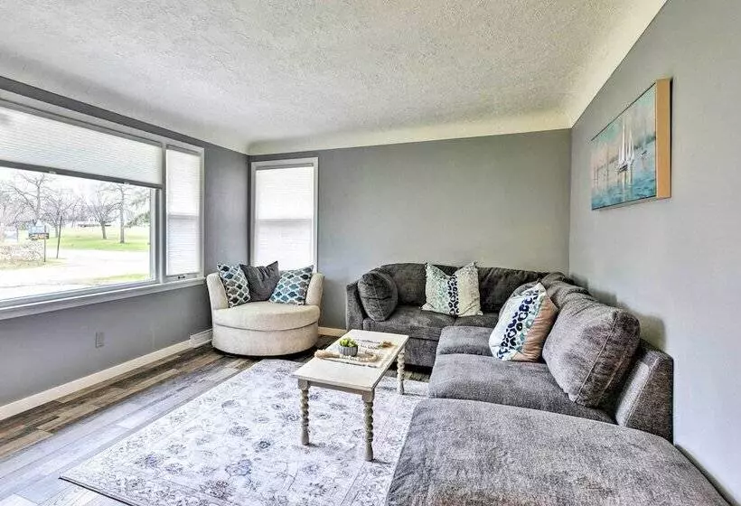 Walk To Lake Pepin: Charming Retreat W/ Deck