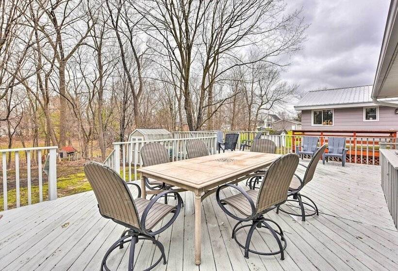 Walk To Lake Pepin: Charming Retreat W/ Deck