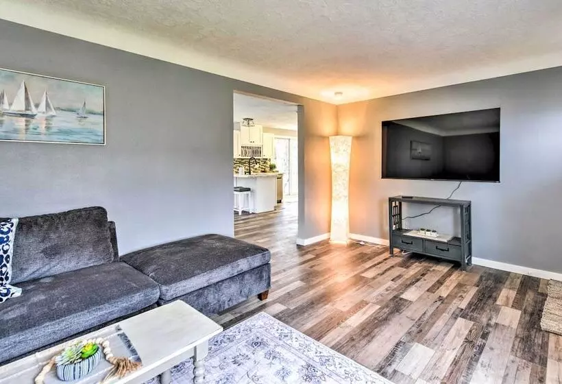 Walk To Lake Pepin: Charming Retreat W/ Deck