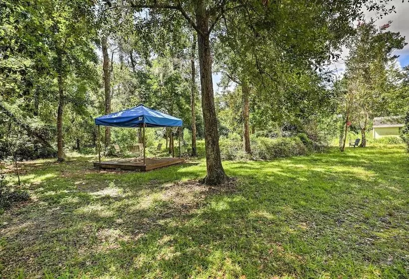 Charming Waldo Getaway Near Lake Santa Fe!