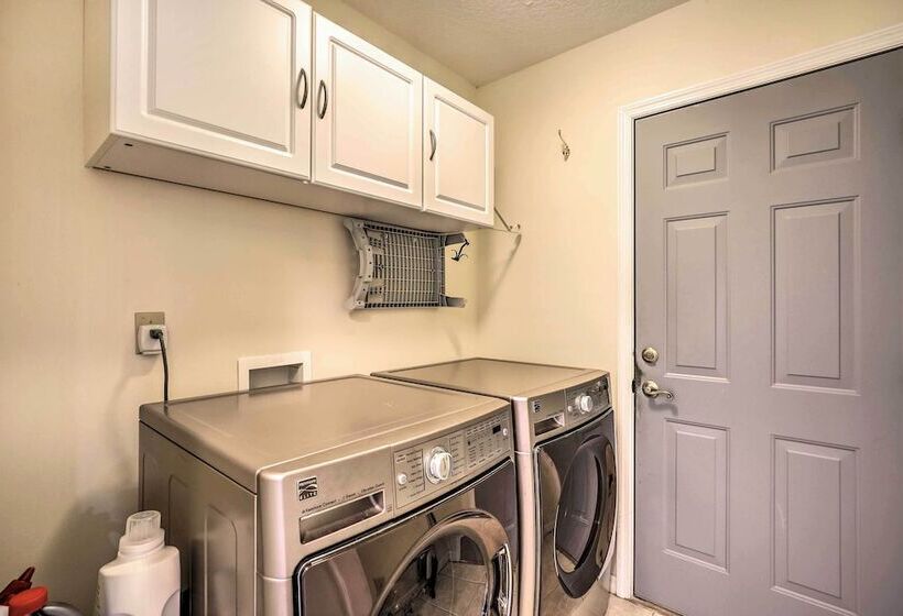 Charming Waldo Getaway Near Lake Santa Fe!