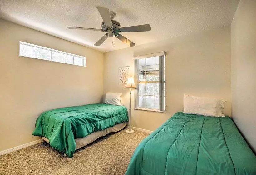 Charming Waldo Getaway Near Lake Santa Fe!