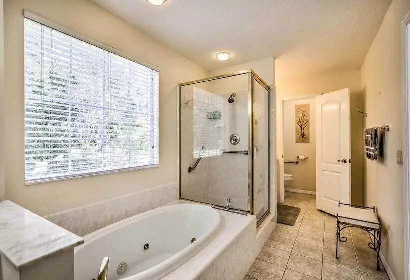 Charming Waldo Getaway Near Lake Santa Fe!