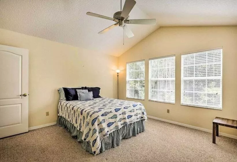 Charming Waldo Getaway Near Lake Santa Fe!