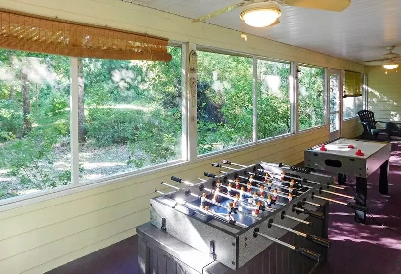 Charming Waldo Getaway Near Lake Santa Fe!